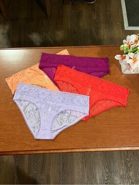 Victoria’s Secret - Sz L - 4 Lace Hiphugger / hipster Bikini Panty Set